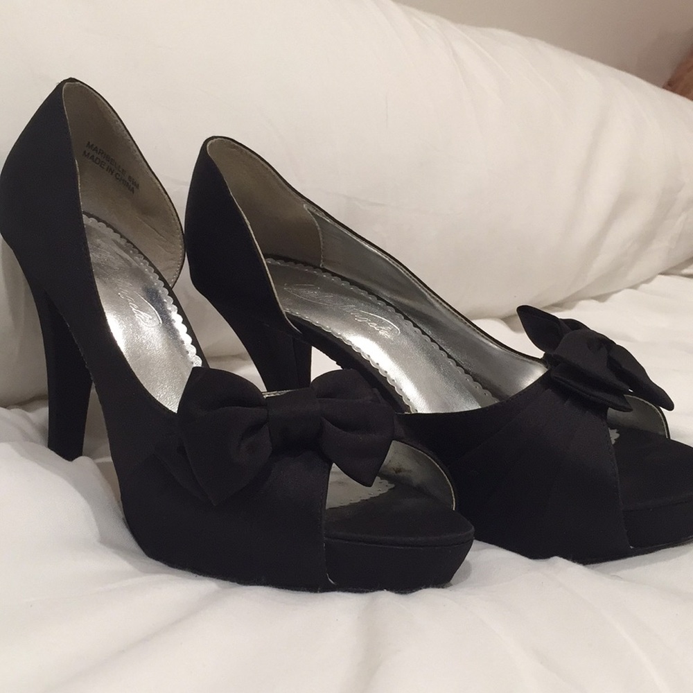 Black Michaelangelo satin peep toe high heel